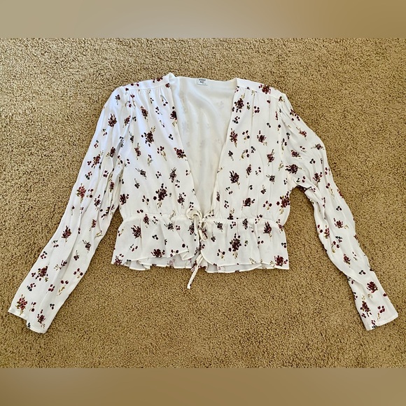 Aritzia Sunday Best White Floral Crop Top with Tie Front - Picture 3 of 7